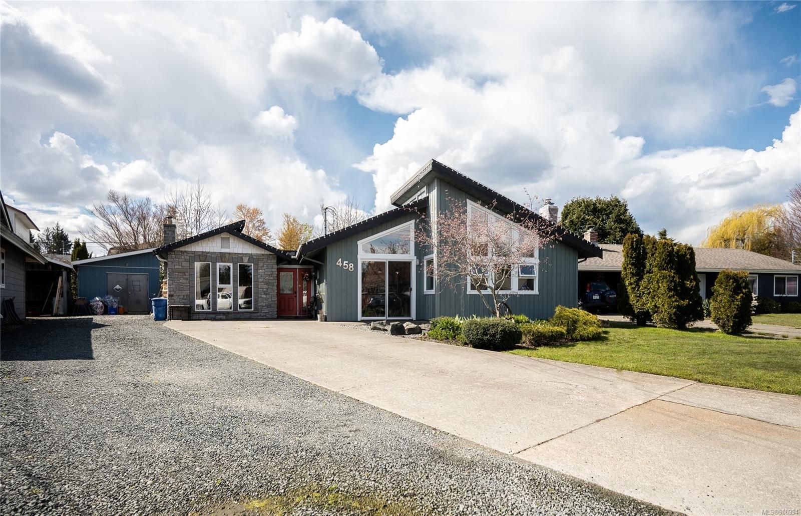 Main Photo: 458 Reavie Rd in Campbell River: CR Willow Point House for sale : MLS®# 908994