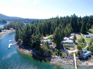 Photo 3: 13038 HASSAN Road in Madeira Park: Pender Harbour Egmont House for sale (Sunshine Coast)  : MLS®# R2187196