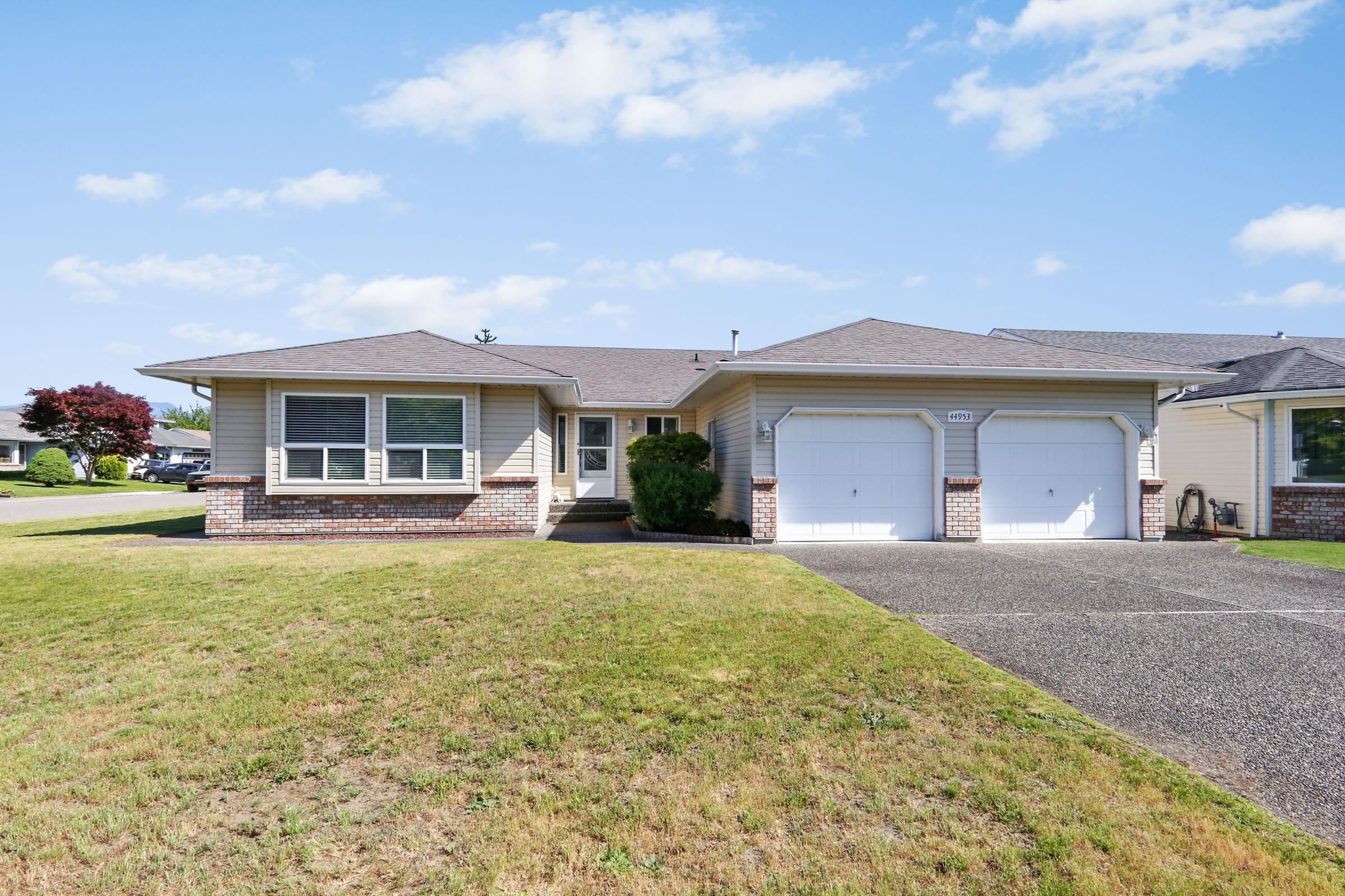 Main Photo: 44953 BEDFORD Place in Sardis: Sardis South House for sale : MLS®# R2782695