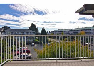 Photo 5: 301 2780 WARE Street in Abbotsford: Central Abbotsford Condo for sale in "Chelsea House" : MLS®# R2110446