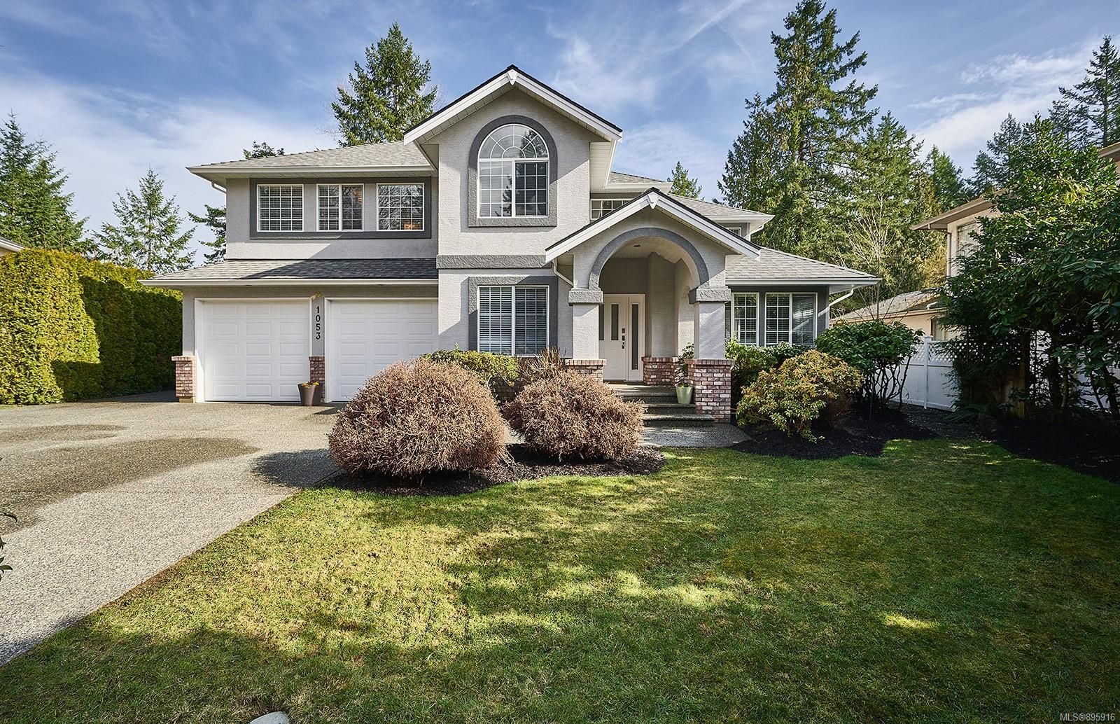 Main Photo: 1053 Parsell Pl in Central Saanich: CS Brentwood Bay House for sale : MLS®# 895916