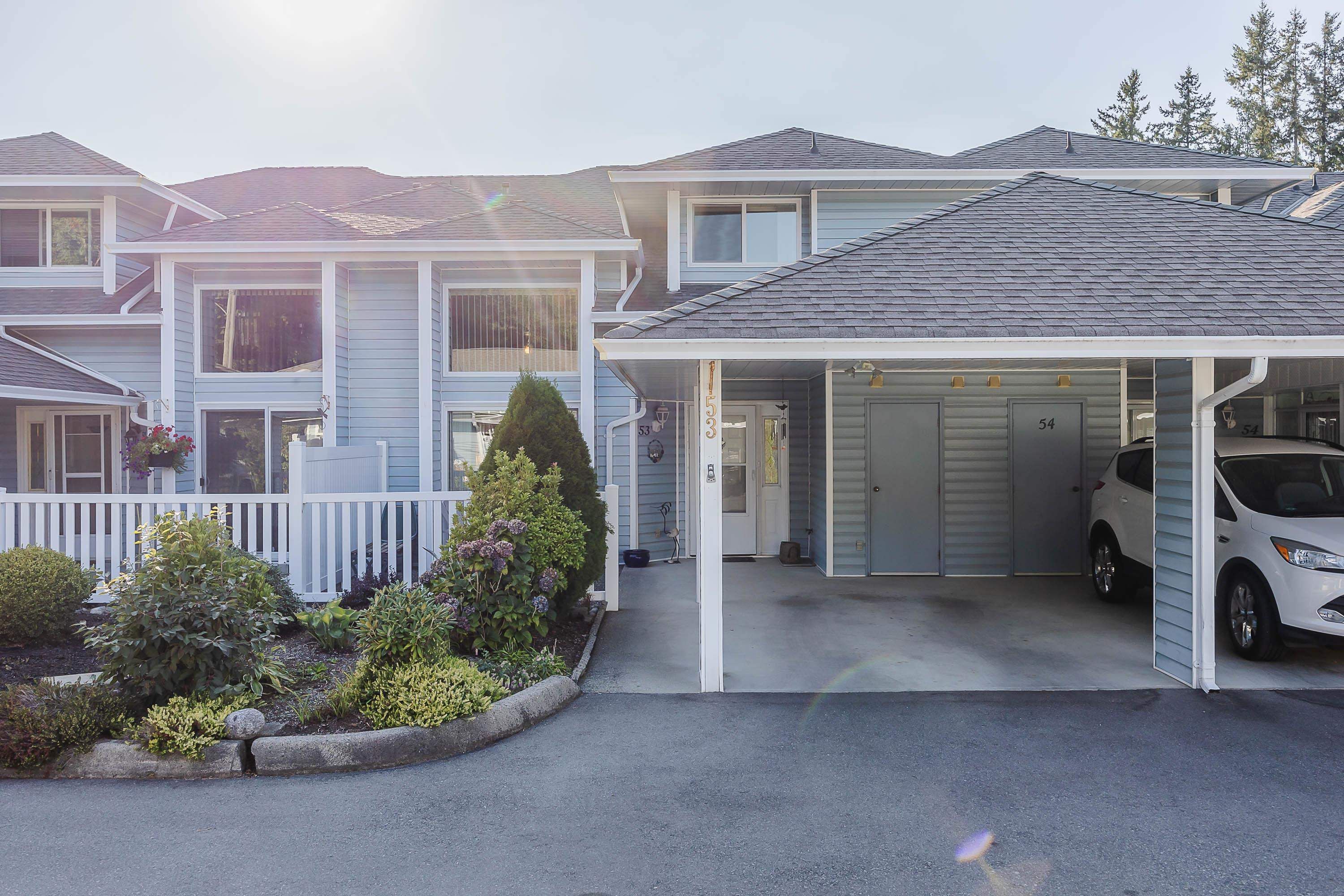 Main Photo: 53 34959 OLD CLAYBURN Road in Abbotsford: Abbotsford East Townhouse for sale in "Crown Point Villas" : MLS®# R2814005