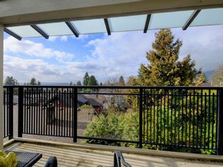 Photo 3: 402 106 W KINGS Road in North Vancouver: Upper Lonsdale Condo for sale in "KINGS COURT" : MLS®# R2233563