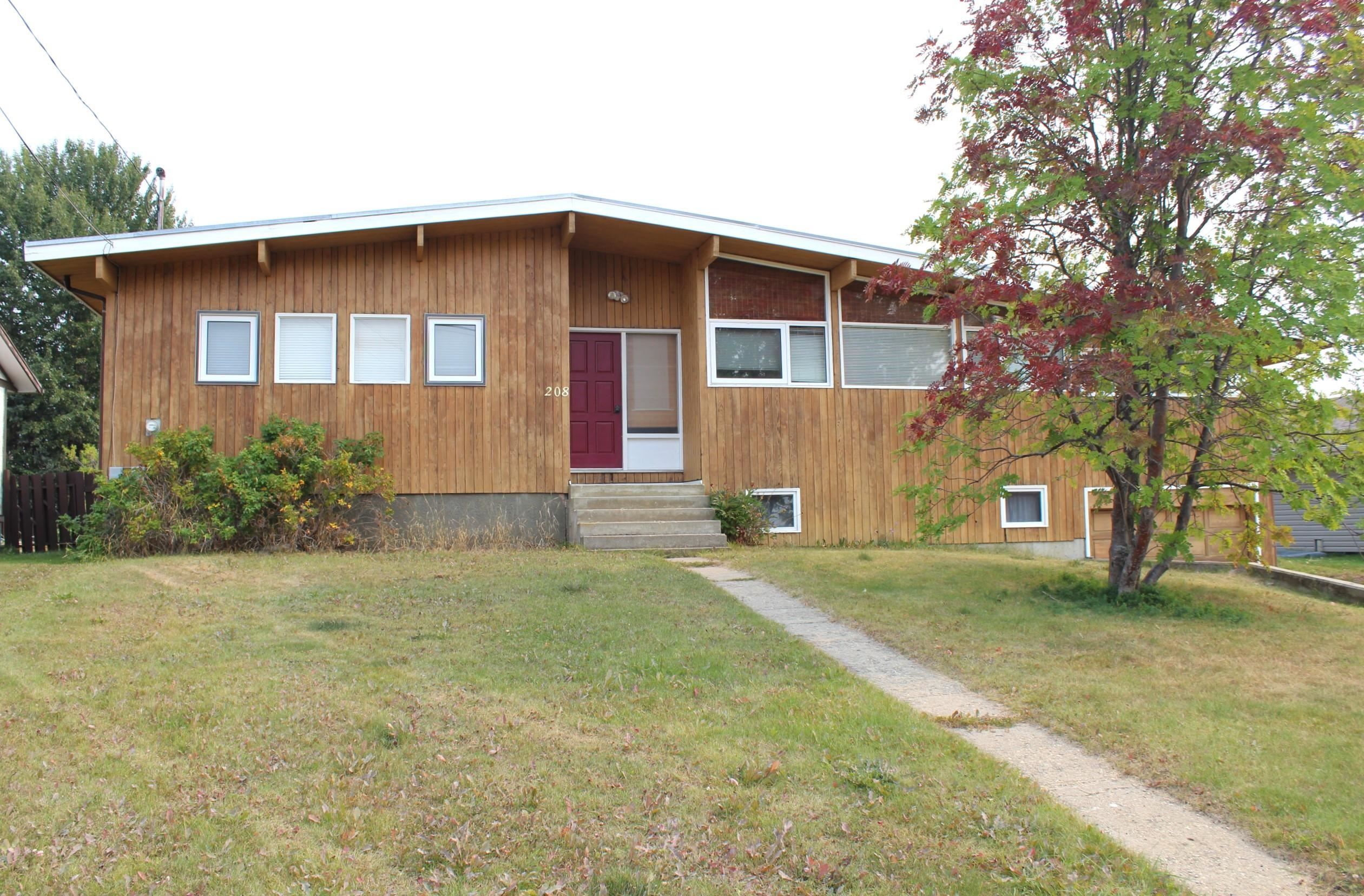 Main Photo: 208 PACK Place in Mackenzie: Mackenzie -Town House for sale : MLS®# R2812402