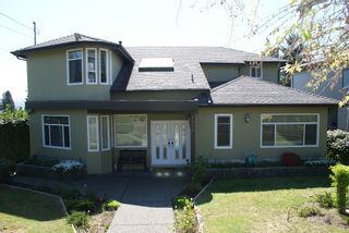 Main Photo: Lawson Avenue in West Vancouver: Ambleside House for rent