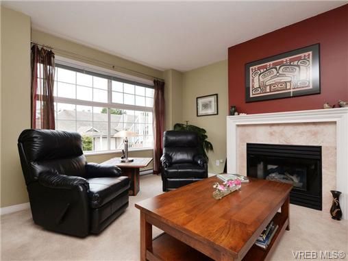 Main Photo: 72 14 Erskine Lane in VICTORIA: VR Hospital Row/Townhouse for sale (View Royal)  : MLS®# 703903