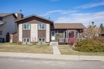 Main Photo: 32 Drake Close: Red Deer Detached for sale : MLS®# A2125317