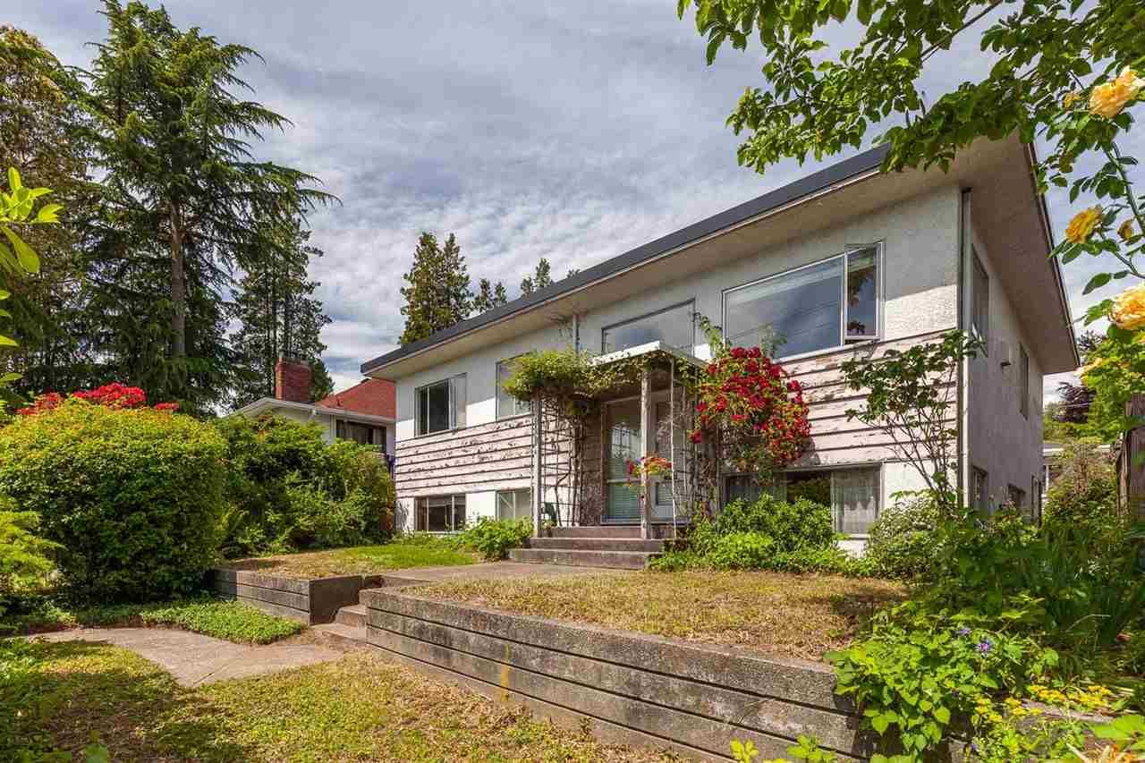 Main Photo: 808 E 4TH Street in North Vancouver: Queensbury House for sale : MLS®# R2589883