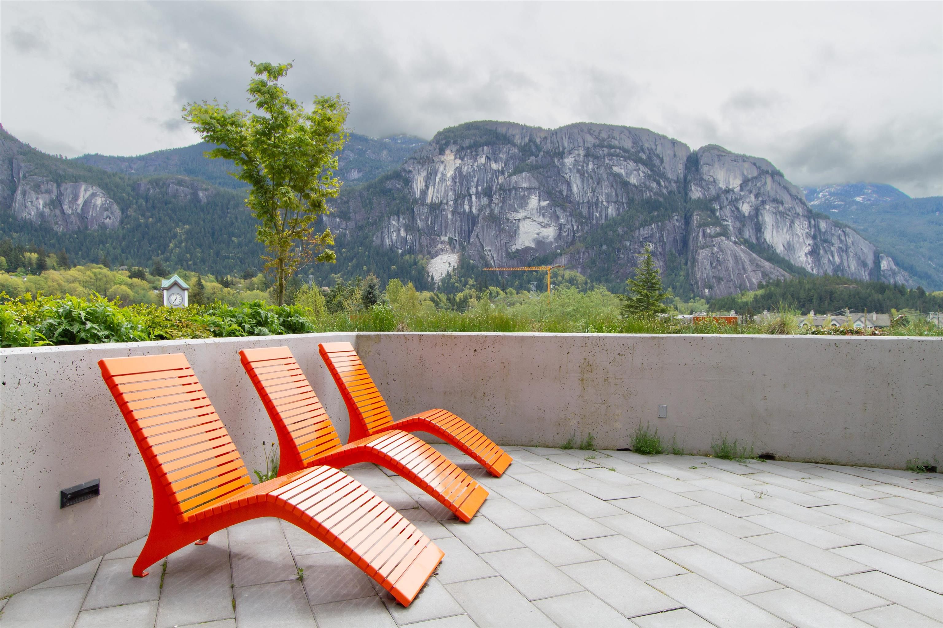 Main Photo: 416 38362 BUCKLEY Avenue in Squamish: Downtown SQ Condo for sale in "JUMAR" : MLS®# R2685306