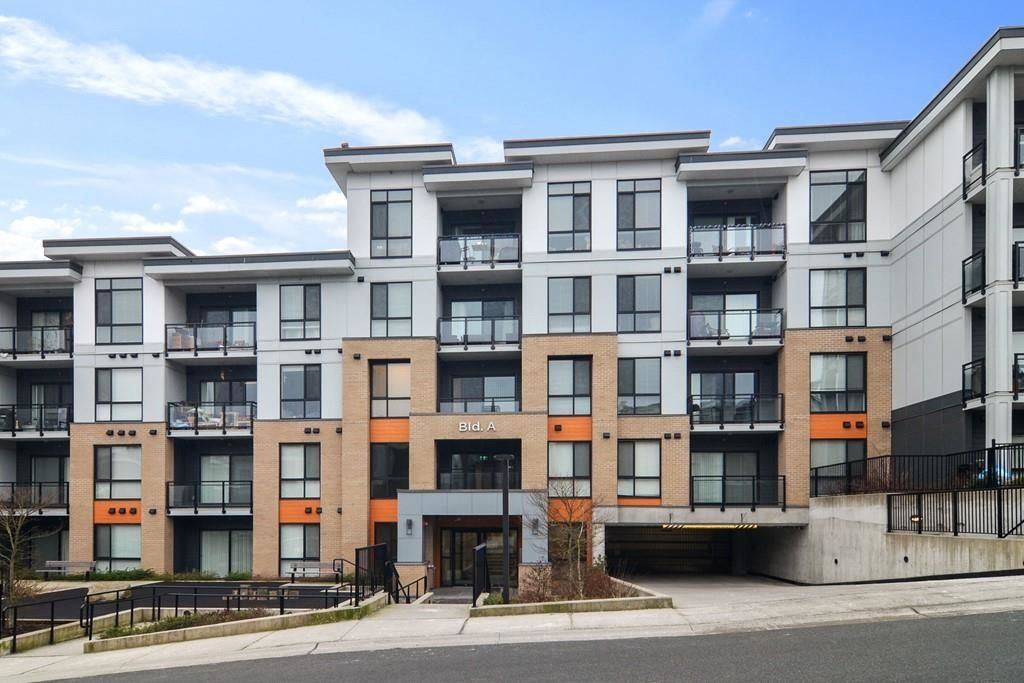 Main Photo: A214 20087 68 Avenue in Langley: Willoughby Heights Condo for sale : MLS®# R2656875