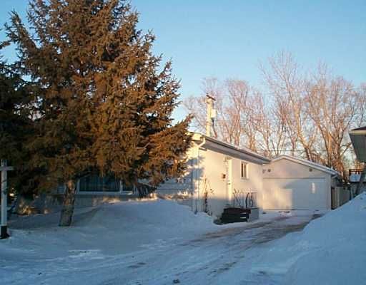 Main Photo: 907 VIMY Road in Winnipeg: Westwood / Crestview Single Family Detached for sale (West Winnipeg)  : MLS®# 2502631