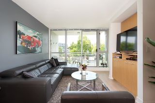 Photo 4: 429 2008 PINE Street in Vancouver: False Creek Condo for sale (Vancouver West)  : MLS®# R2699153