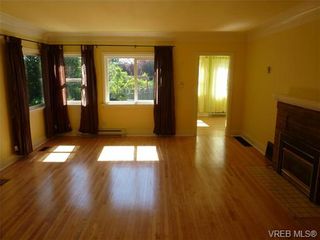 Photo 2: 3700 Winston Crescent in VICTORIA: SE Quadra Residential for sale (Saanich East)  : MLS®# 328277