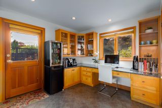 Photo 14: 552 BEACHVIEW Drive in North Vancouver: Dollarton House for sale : MLS®# R2731681