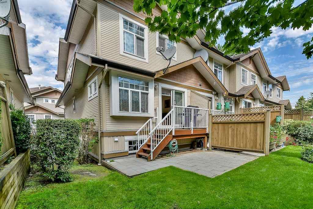 Photo 20: Photos: 405 9580 PRINCE CHARLES Boulevard in Surrey: Queen Mary Park Surrey Townhouse for sale in "Brittany Lane" : MLS®# R2085578