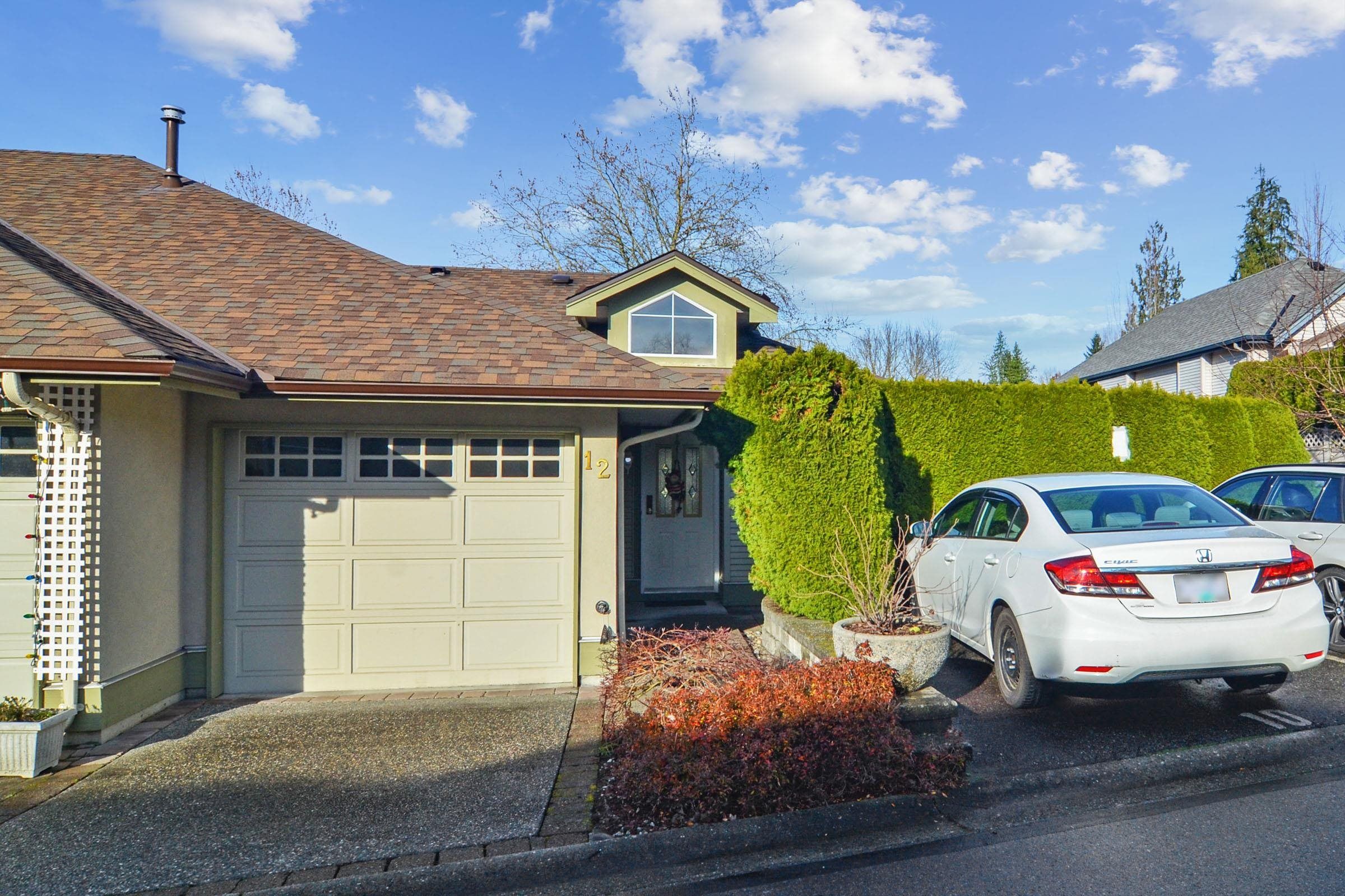 Main Photo: 12 22740 116 Avenue in Maple Ridge: East Central Townhouse for sale in "Fraser Glen" : MLS®# R2640607