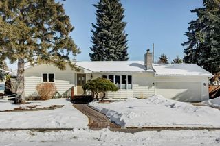 Main Photo: 28 West Glen Crescent SW in Calgary: Westgate Detached for sale : MLS®# A2031908