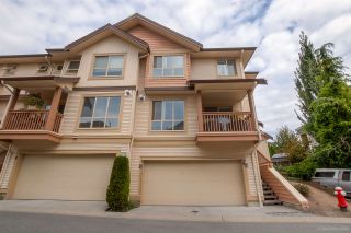 Photo 1: 64 20350 68 Avenue in Langley: Willoughby Heights Townhouse for sale in "SUNRIDGE" : MLS®# R2109744