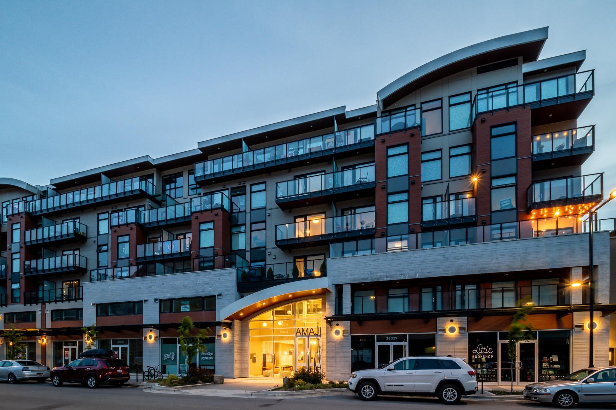 Main Photo: 303 38033 SECOND Avenue in Squamish: Downtown SQ Condo for sale in "AMAJI" : MLS®# R2714495