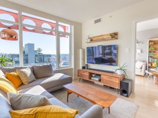 Photo 4: 1502 111 E 1ST Avenue in Vancouver: Mount Pleasant VE Condo for sale in "Block100" (Vancouver East)  : MLS®# R2634217