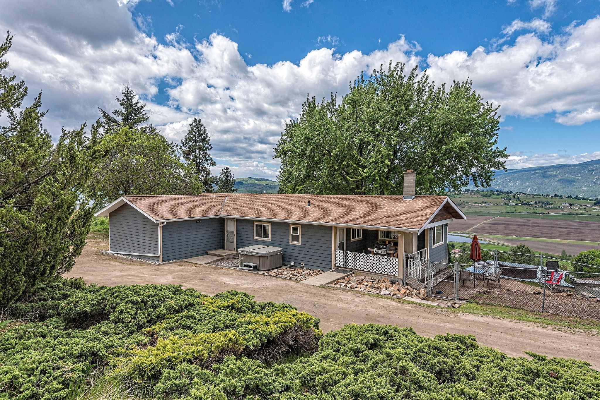Main Photo: 210 Greenhow Road in Vernon: Armstrong/ Spall. House for sale (North Okanagan)  : MLS®# 10240012