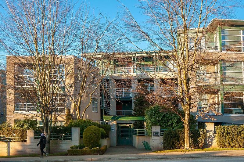 FEATURED LISTING: 403 - 2525 4TH Avenue West Vancouver