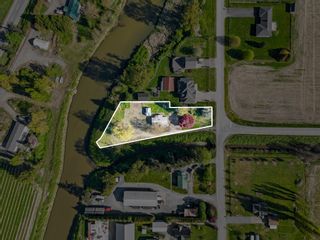 Main Photo: 5611 INTERPROVINCIAL Highway in Abbotsford: Sumas Prairie Manufactured Home for sale : MLS®# R2873038