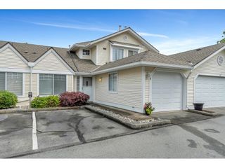 Photo 2: 19 8737 212 Street in Langley: Walnut Grove Townhouse for sale in "Chartwell Green" : MLS®# R2709284