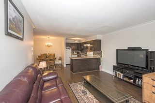 Photo 4: 105 3883 LAUREL Street in Burnaby: Burnaby Hospital Condo for sale in "VALHALLA COURT" (Burnaby South)  : MLS®# R2064103