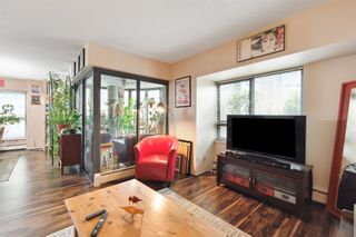 Photo 3: 204 238 ALVIN NAROD Mews in Vancouver: Yaletown Condo for sale in "PACIFIC PLAZA" (Vancouver West)  : MLS®# R2859325