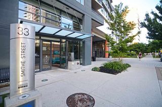 Photo 2: 801 33 SMITHE Street in Vancouver: Yaletown Condo for sale in "COOPERS LOOKOUT" (Vancouver West)  : MLS®# R2448170