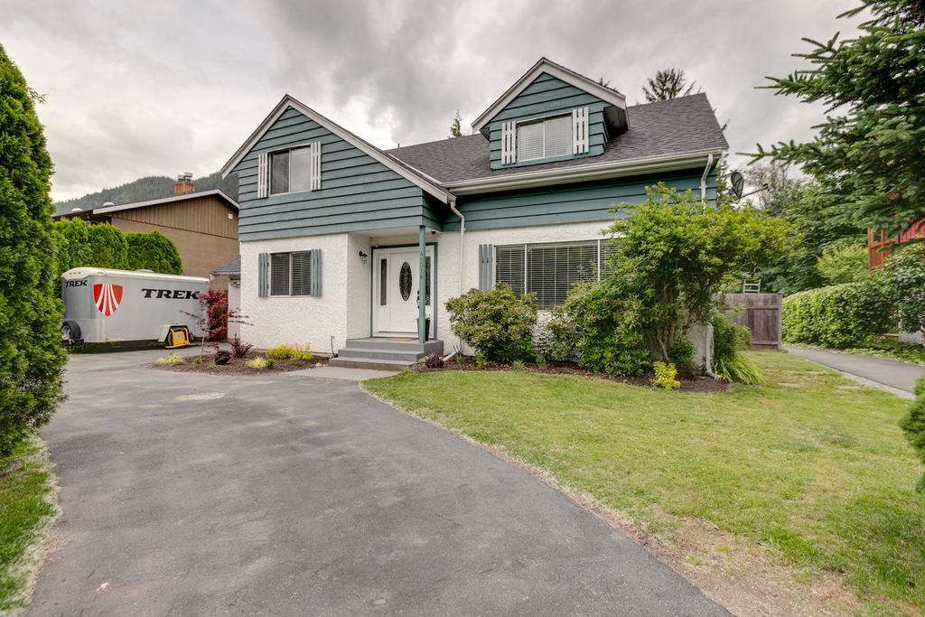 Main Photo: 41318 KINGSWOOD ROAD in Squamish: Brackendale House for sale : MLS®# R2277038