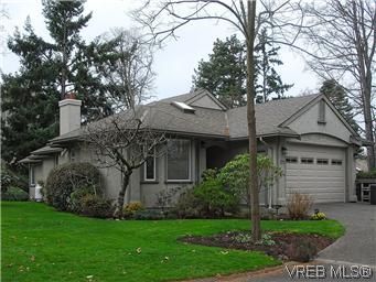 Main Photo: 1270 Carina Place in VICTORIA: SE Maplewood Residential for sale (Saanich East)  : MLS®# 305128