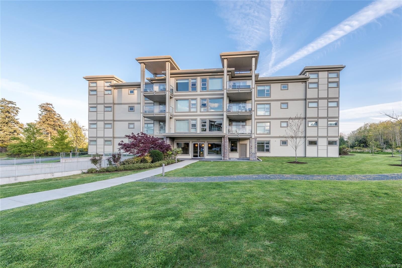 Main Photo: 405 3230 Selleck Way in Colwood: Co Lagoon Condo for sale : MLS®# 889737