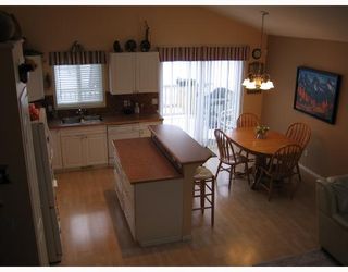 Photo 3: 16 WILLOWBROOK Crescent NW: Airdrie Residential Detached Single Family for sale : MLS®# C3307451
