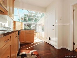 Photo 8: 2557 Vancouver St in VICTORIA: Vi Hillside House for sale (Victoria)  : MLS®# 684317