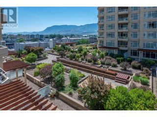 Photo 4: 100 Lakeshore Drive Unit# 415 in Penticton: House for sale : MLS®# 10312859