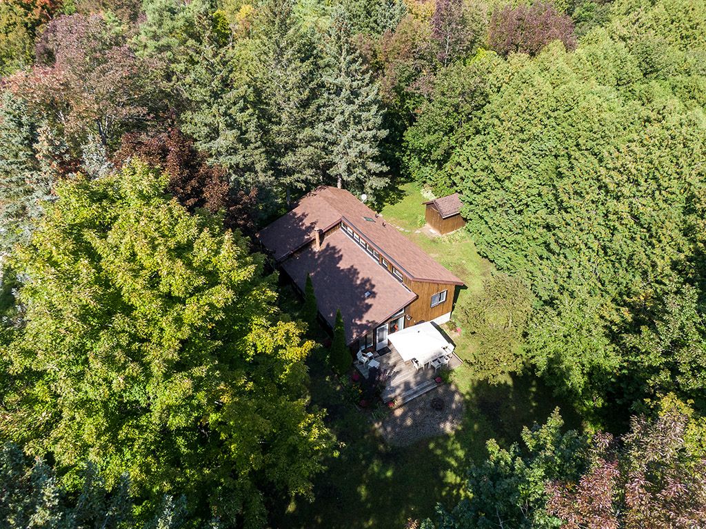 Main Photo: 416861 10th Line in The Blue Mountains: House for sale : MLS®# 40025464