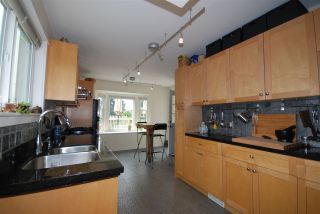 Photo 5: 1921 LAKEWOOD Drive in Vancouver: Grandview VE House for sale (Vancouver East)  : MLS®# R2195198