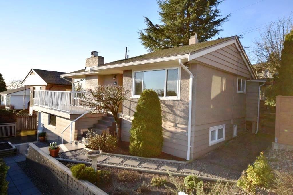 Main Photo: 832 SURREY Street in New Westminster: The Heights NW House for sale in "THE HEIGHTS" : MLS®# R2135524