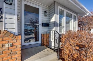 Photo 2: 32 Cosgrove Close: Red Deer Semi Detached (Half Duplex) for sale : MLS®# A2021319