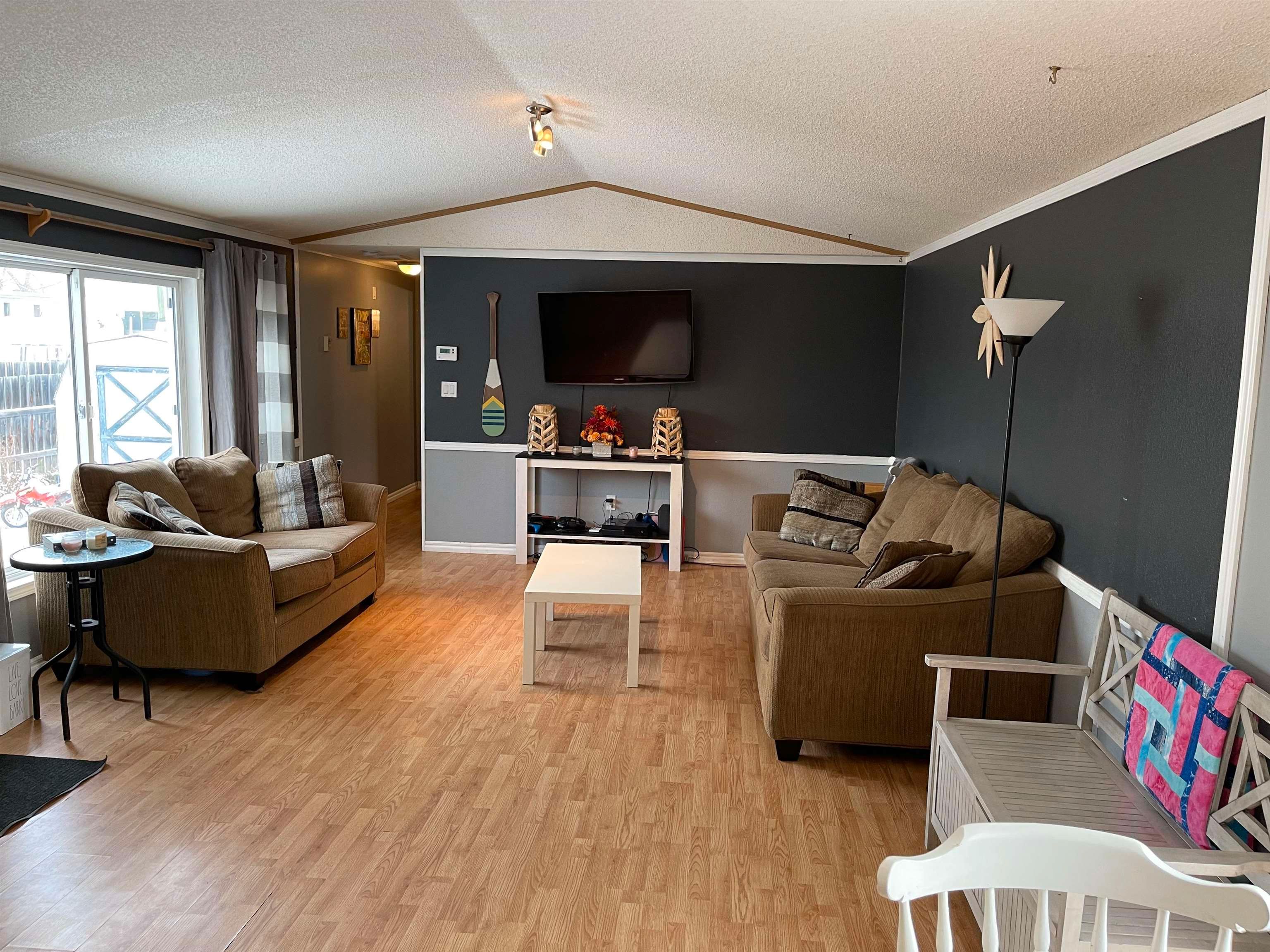 Photo 5: Photos: 10339 99 Street: Taylor Manufactured Home for sale (Fort St. John)  : MLS®# R2632849