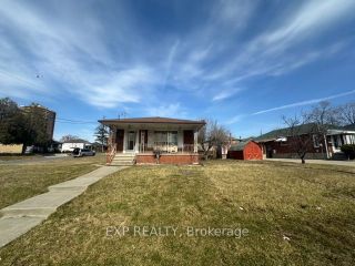 Photo 8: 74 William Cragg Drive in Toronto: Downsview-Roding-CFB House (Bungalow) for sale (Toronto W05)  : MLS®# W8178184