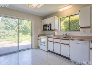 Photo 6: 846 Pepin Cres in VICTORIA: SW Northridge House for sale (Saanich West)  : MLS®# 761324