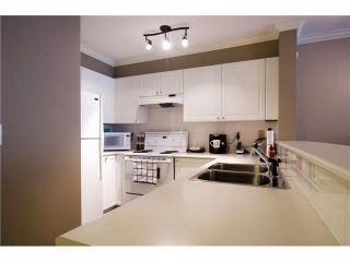 Photo 5: 215 1363 56TH Street in Tsawwassen: Cliff Drive Condo for sale in "Windsor Woods" : MLS®# V1114935