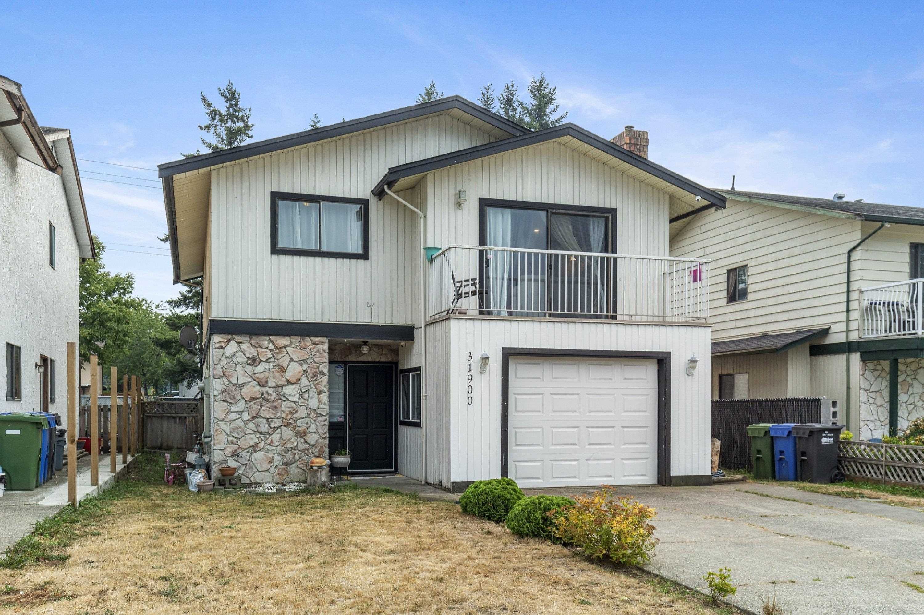 Main Photo: 31900 SATURNA Crescent in Abbotsford: Abbotsford West House for sale : MLS®# R2820725