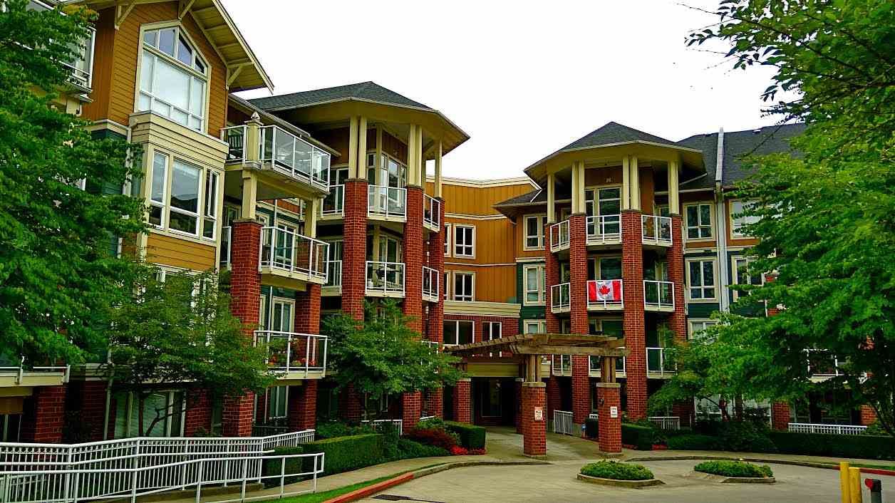 Main Photo: 206 14 E ROYAL Avenue in New Westminster: Fraserview NW Condo for sale in "VICTORIA HILL" : MLS®# R2087990