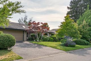 Photo 2: 2233 Lifton Pl in Saanich: SE Arbutus House for sale (Saanich East)  : MLS®# 962179