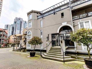 Photo 1: 207 5 RENAISSANCE Square in New Westminster: Quay Condo for sale in "LIDO" : MLS®# R2442124
