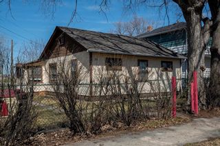Photo 1: 711 Rosedale Avenue in Winnipeg: Lord Roberts Residential for sale (1Aw) 